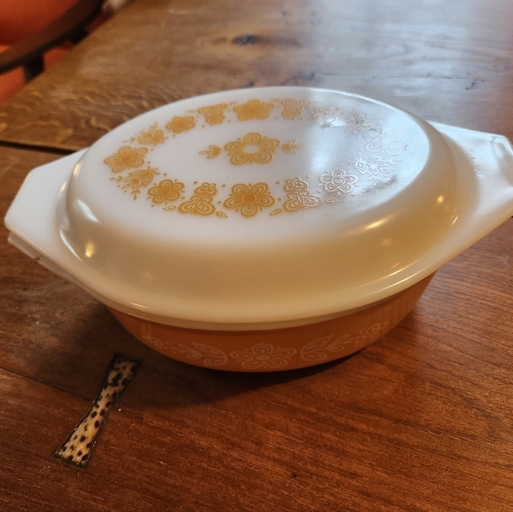 Vintage pyrex butterfly gold 043  1.5quart casserole dish with lid